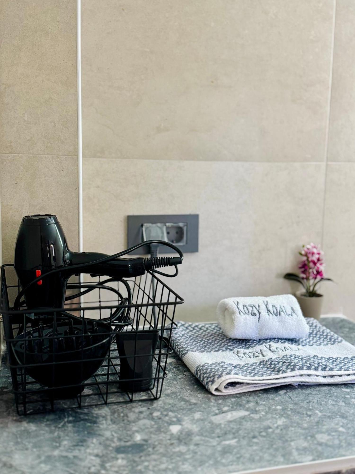 Spacious Apartment Near Monastiraki By Kozy Koala Athens Exterior photo